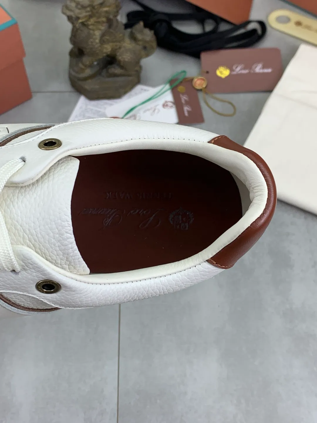 Men's men's shoes 💰P560 New style 💰High quality The latest casual shoes Loro Piana 💯Top grade💯Buy the original copy💯 Founded the existing Loro Piana company on April 24, 1924. It is now the sixth generation of family business, providing top quality products to customers who are discerning in taste and quality. Imported original fly woven fabric with cowhide fabric, plain calfskin lining. Hand-sewn thread with cowhide feet. Original packaging. Number of yards: 38-44 (customized for 45 and 46). 2️⃣ colors available.